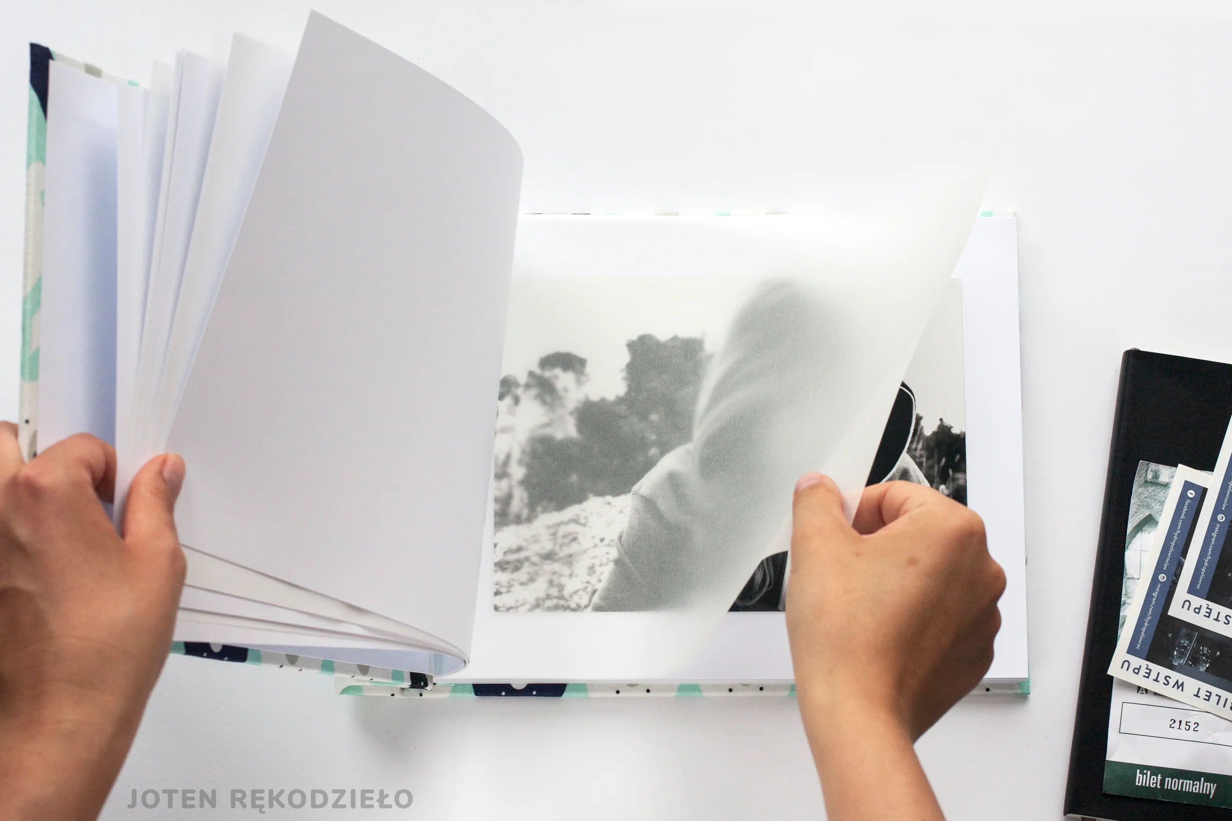 Ręcznie robiony album fotograficzny w tkaninowej oprawie